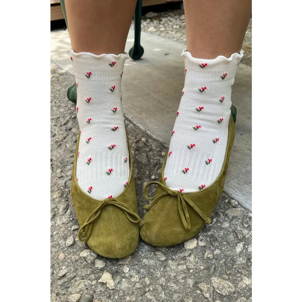 Le Bon Shoppe - Petal Ruffled Hugger Crew Socks | Cream Petal